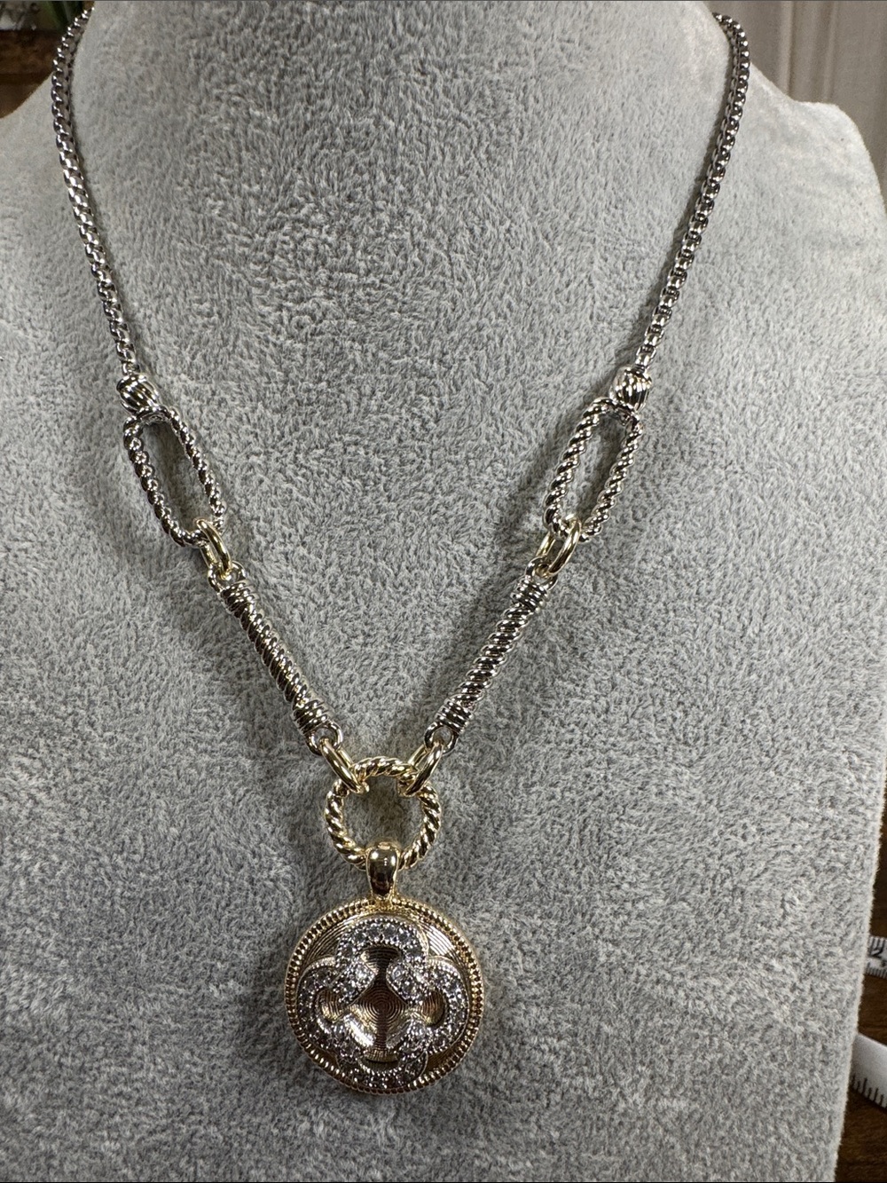 Two-Tone Silver and Gold Clover Pendant Necklace - Elegant Women's Jewelry